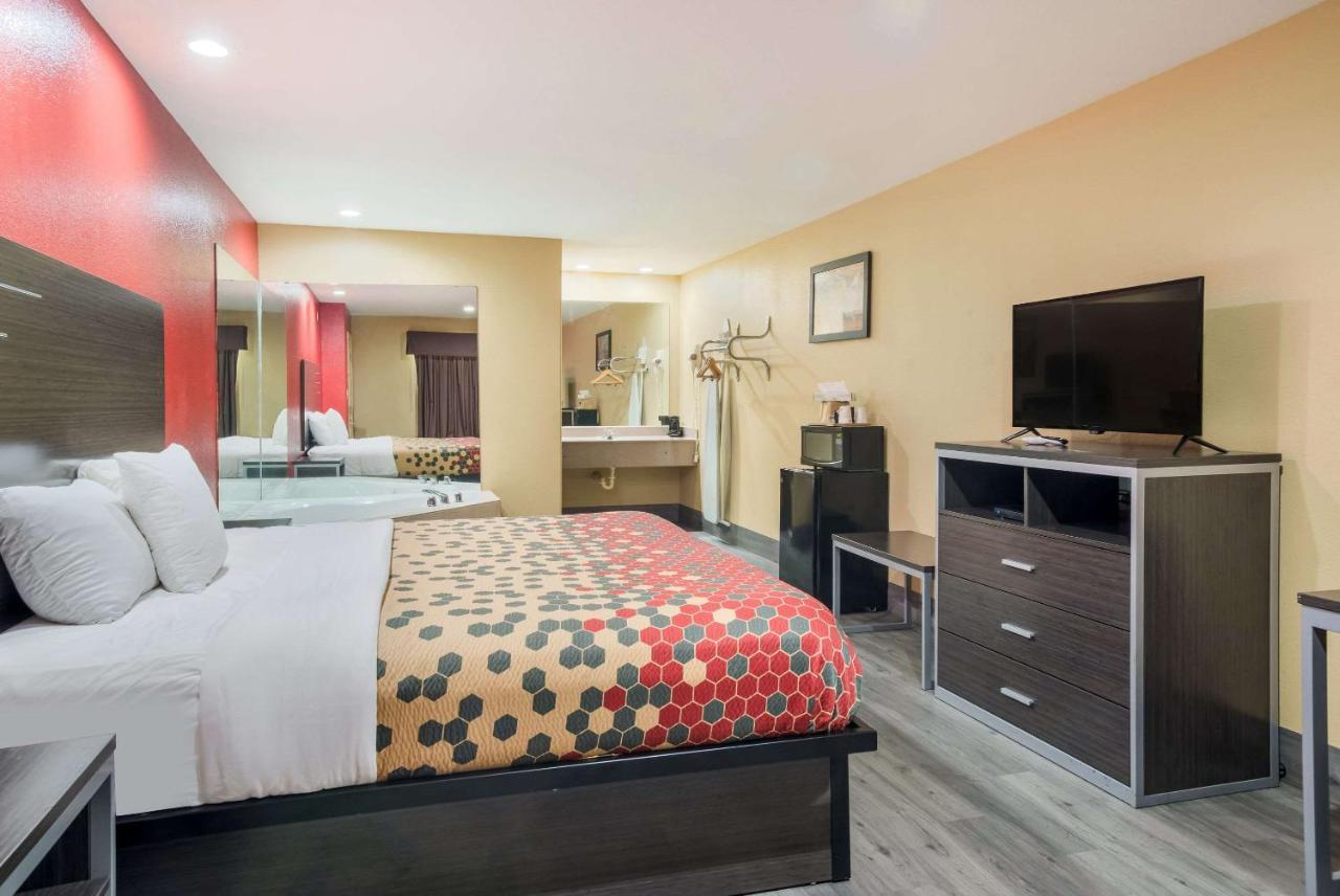 Econo Charles Area Lodge *